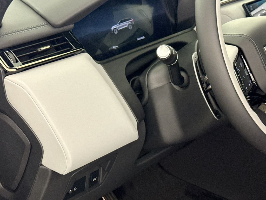 New 2026 Santorini Black Land Rover Belgravia Edition image 10