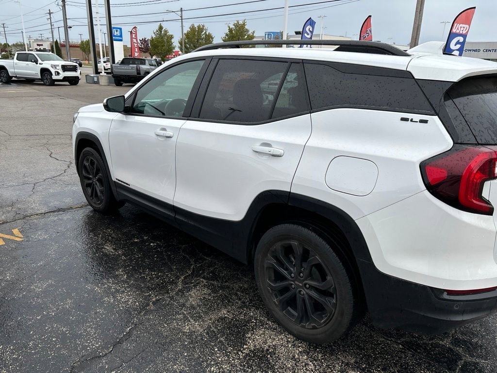 Used 2022 Summit White GMC SLE image 3