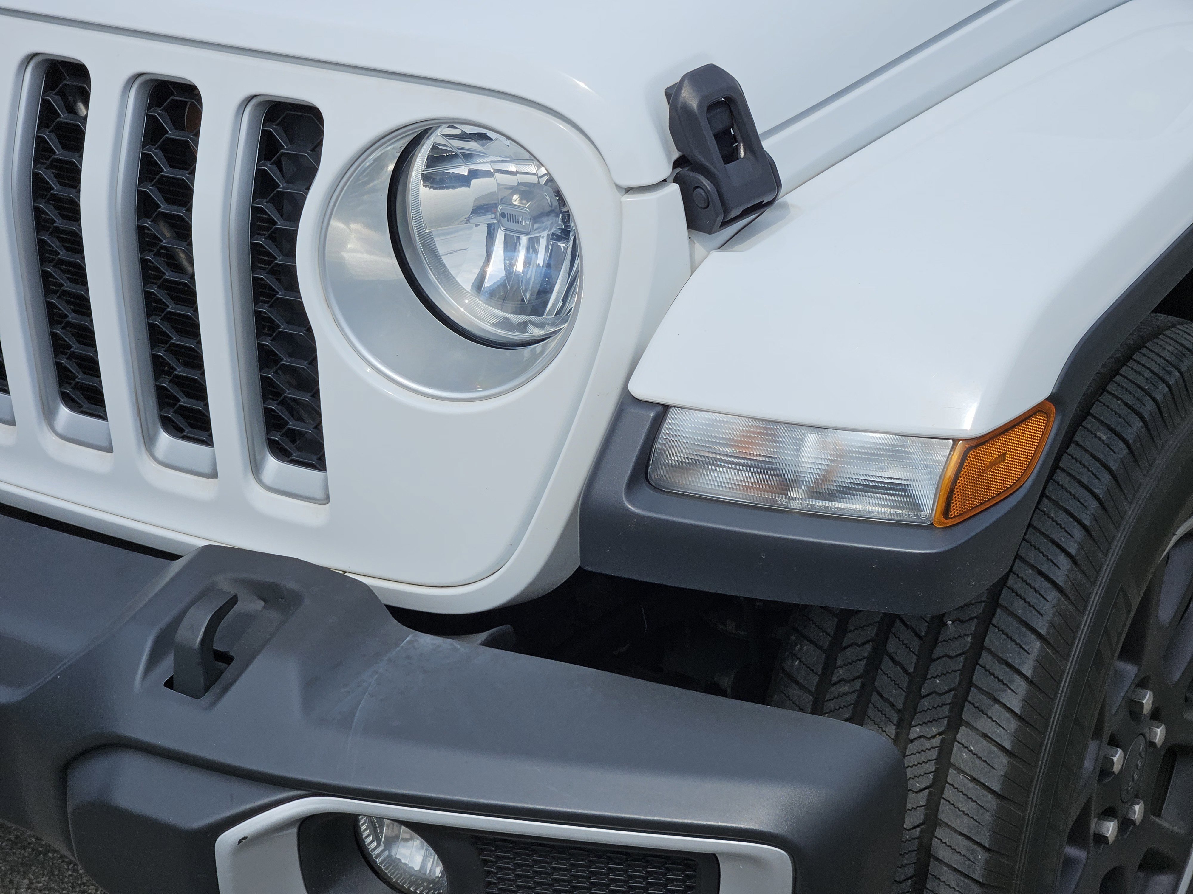 Used 2023 Bright White Clear Coat Jeep Overland image 8