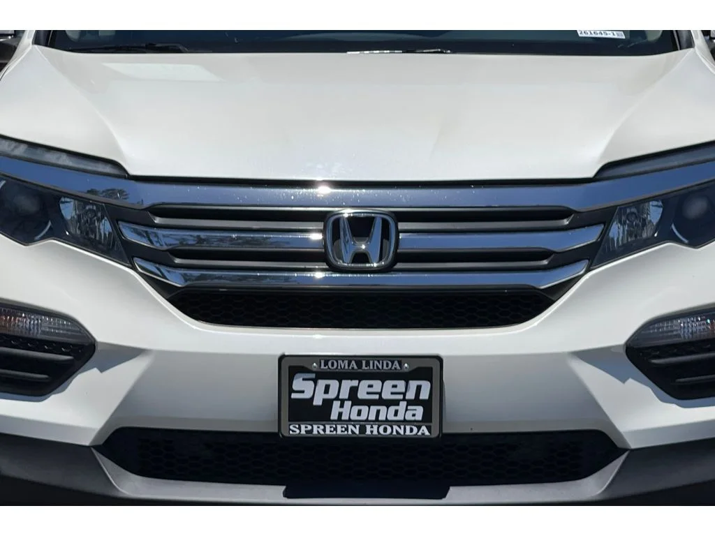 Used 2018 White Diamond Pearl Honda EX image 44