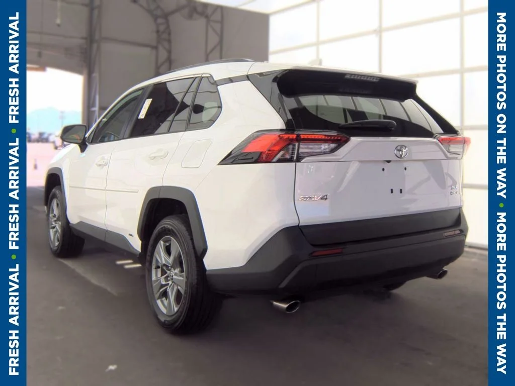 Used 2025 White Toyota XLE image 5
