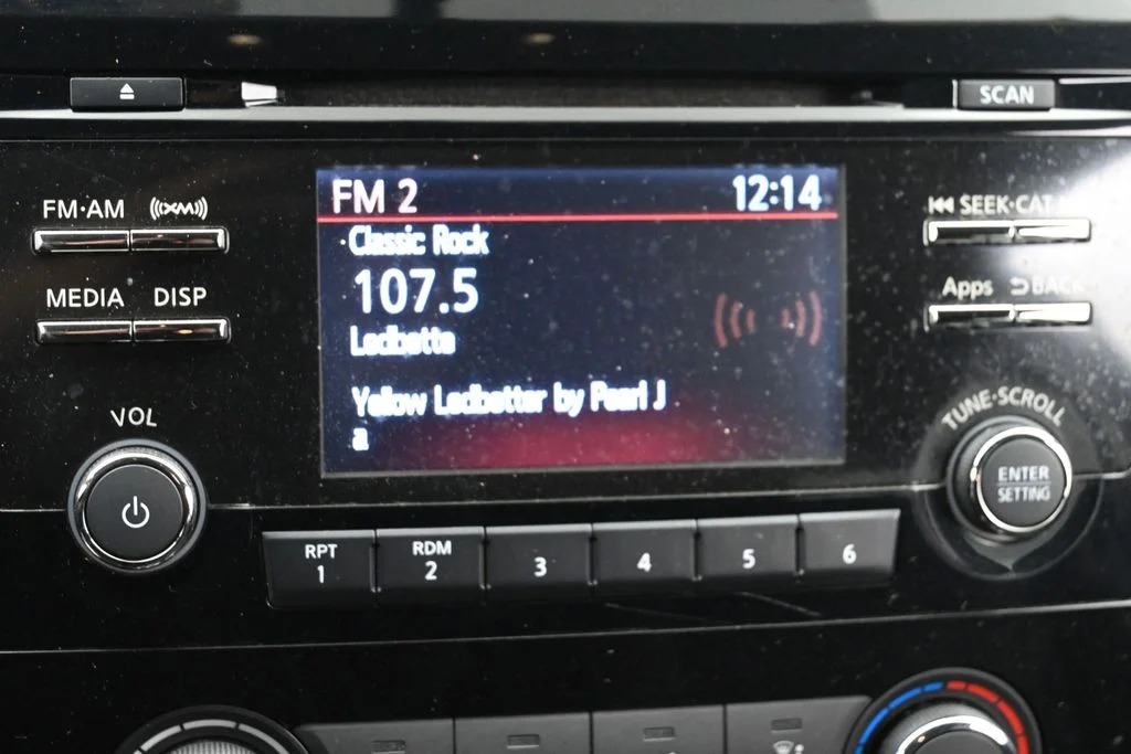 Used 2016 Blue Nissan S image 19