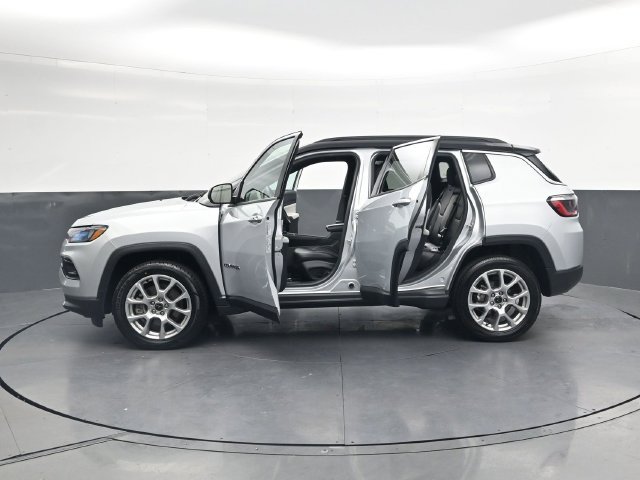 Used 2025 Silver Jeep Limited image 42