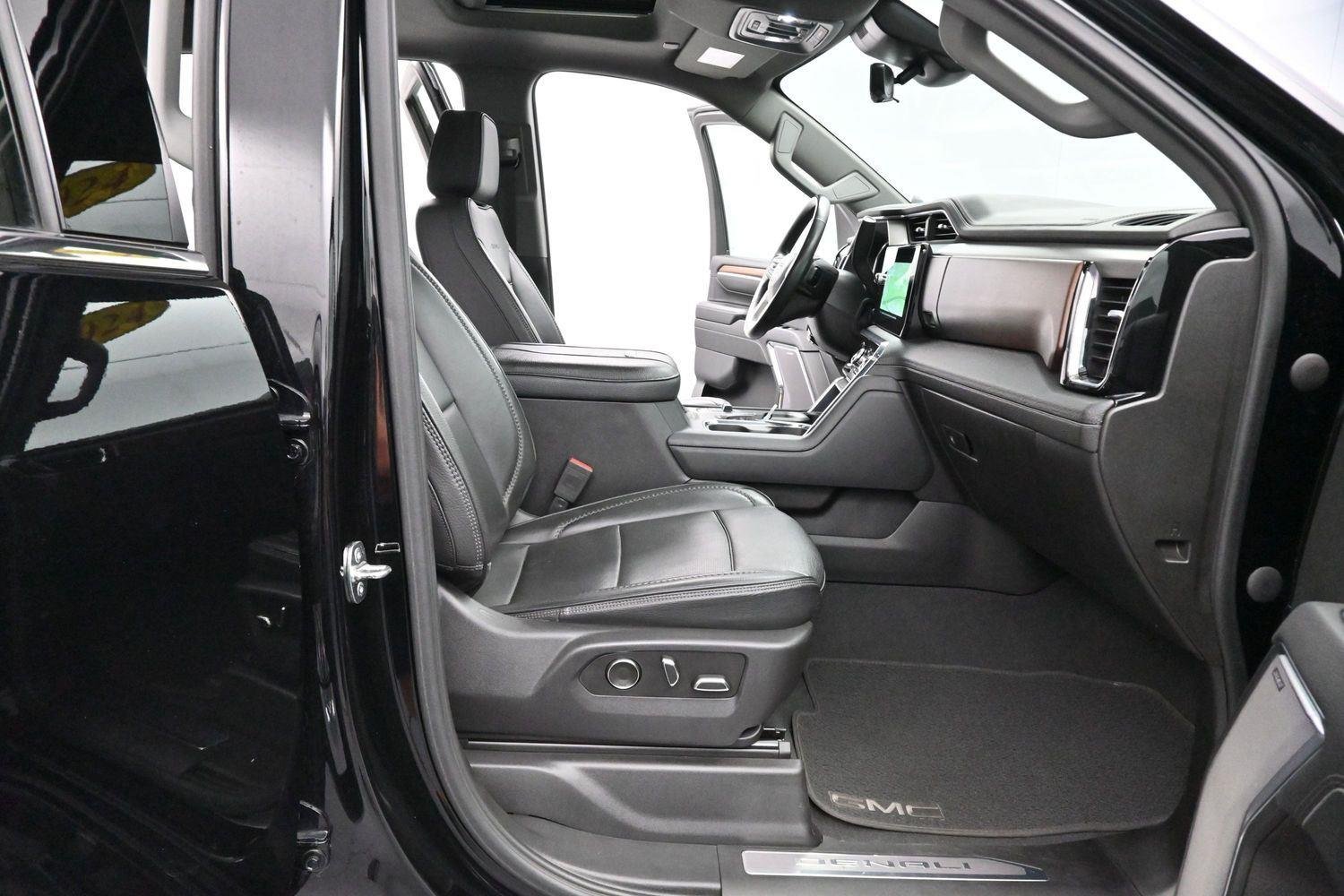 Used 2024 Onyx Black GMC Denali image 33