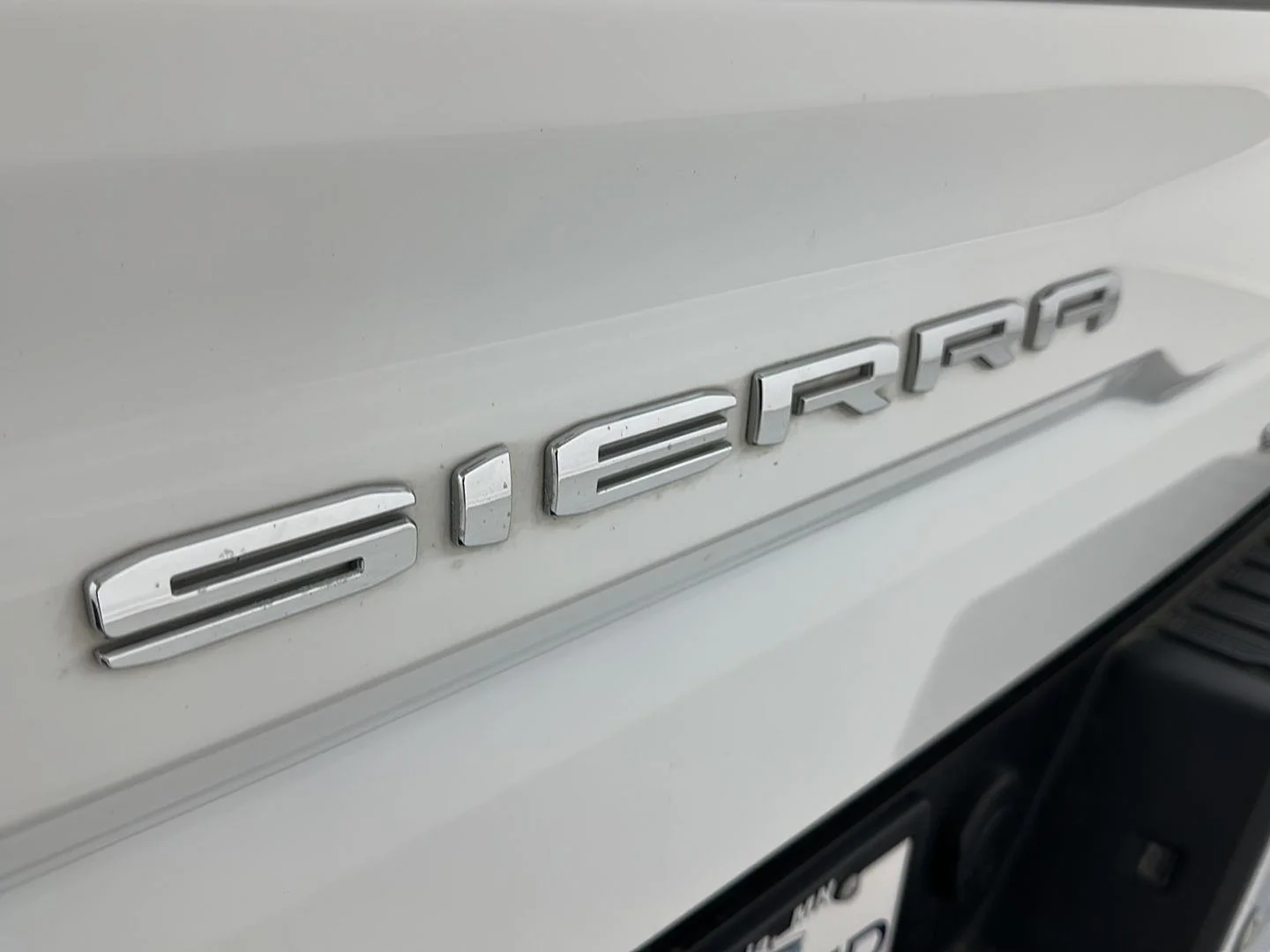 Used 2024 Summit White GMC SLT image 32