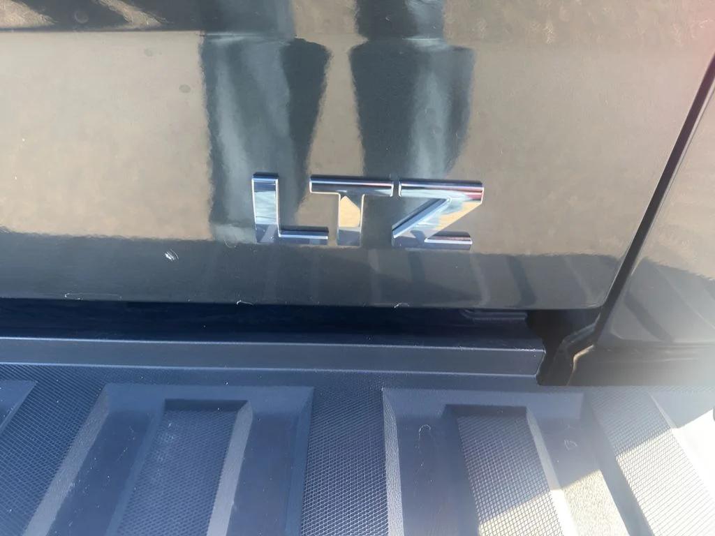 Used 2018 GRAPHITE METALLIC Chevrolet LTZ image 9