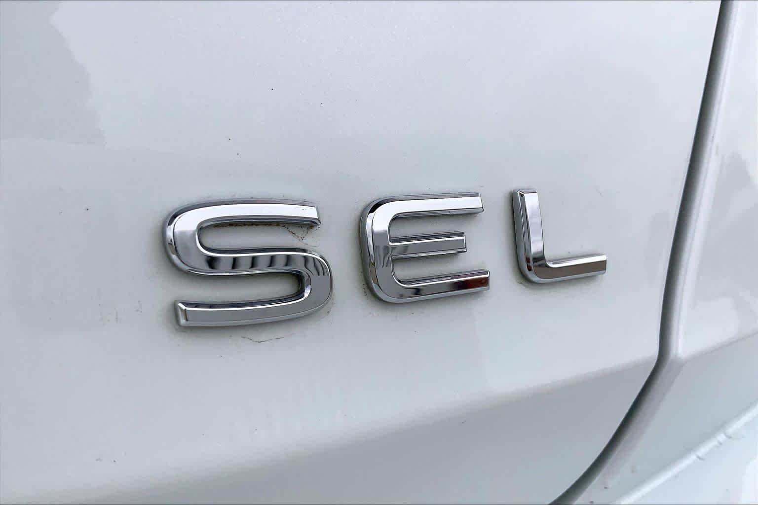 Used 2024 OPAL WHITE PEARL EFFECT Volkswagen SEL image 10