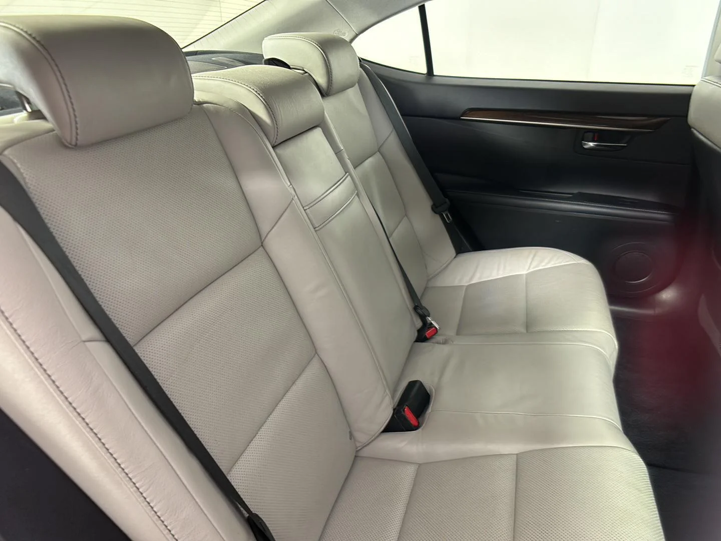 Used 2013 Matador Red Mica Lexus  image 18