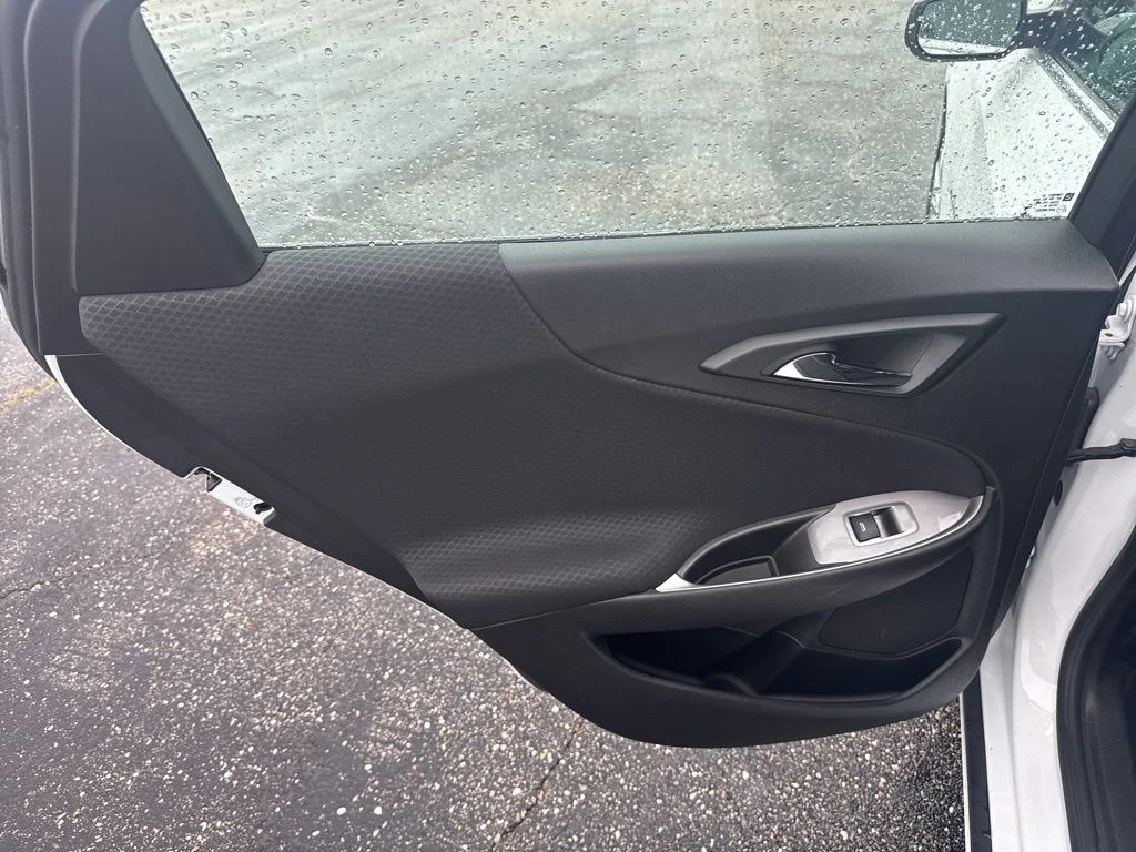 Used 2025 White Chevrolet LT image 25
