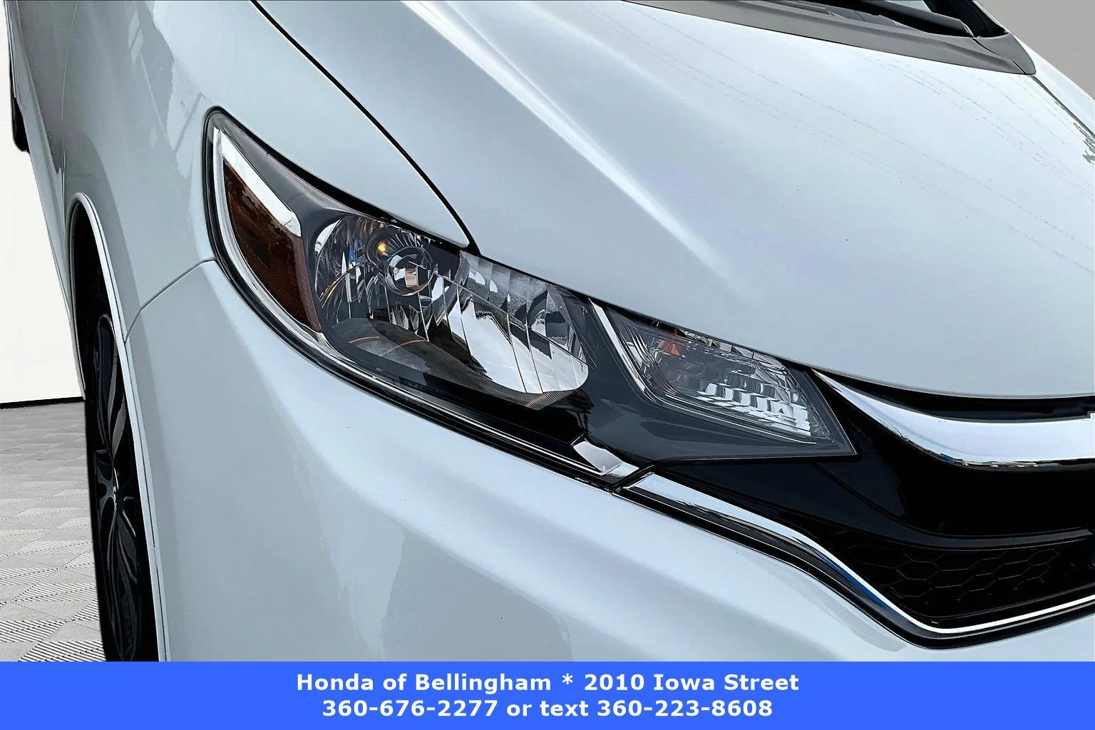 Used 2018 White Honda EX image 29