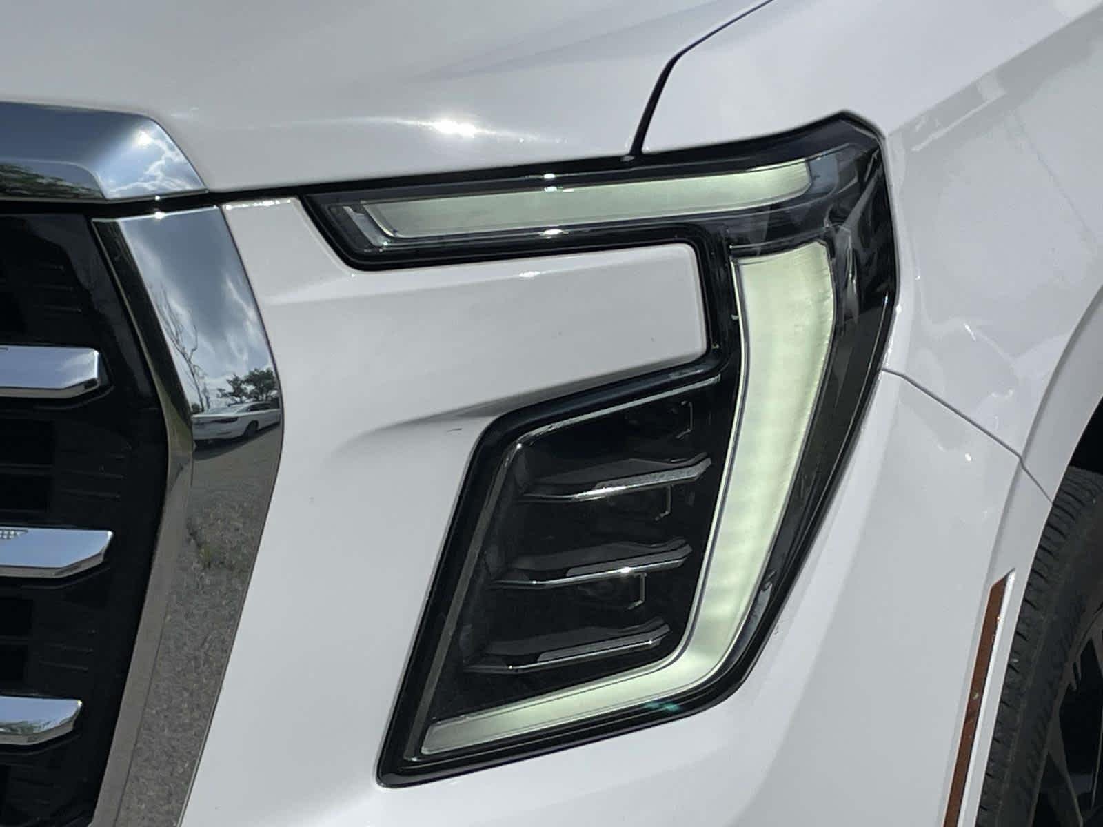 Used 2025 Summit White GMC Elevation image 13