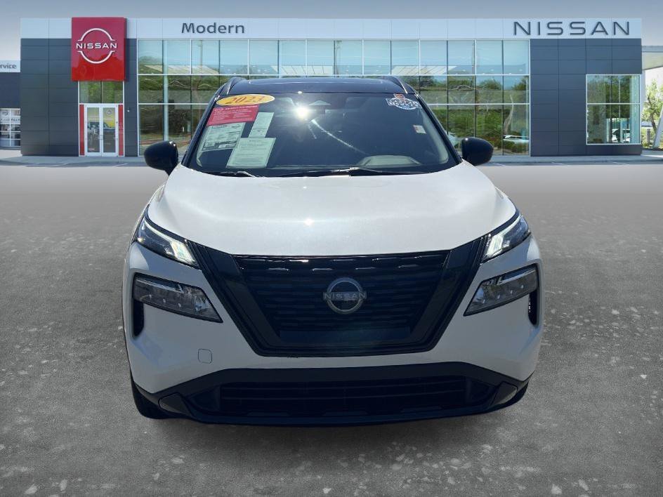 Certified Used 2023 Pearl White Tricoat/Super Black Nissan SV image 2