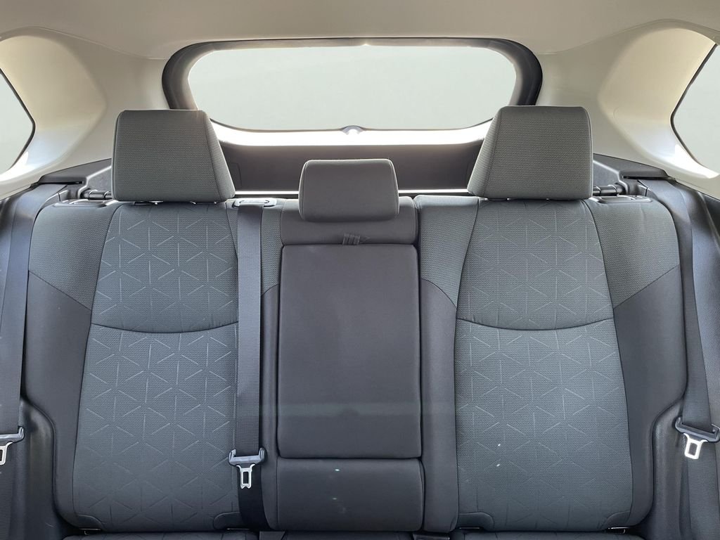 2024 Toyota RAV4 XLE - Photo 19