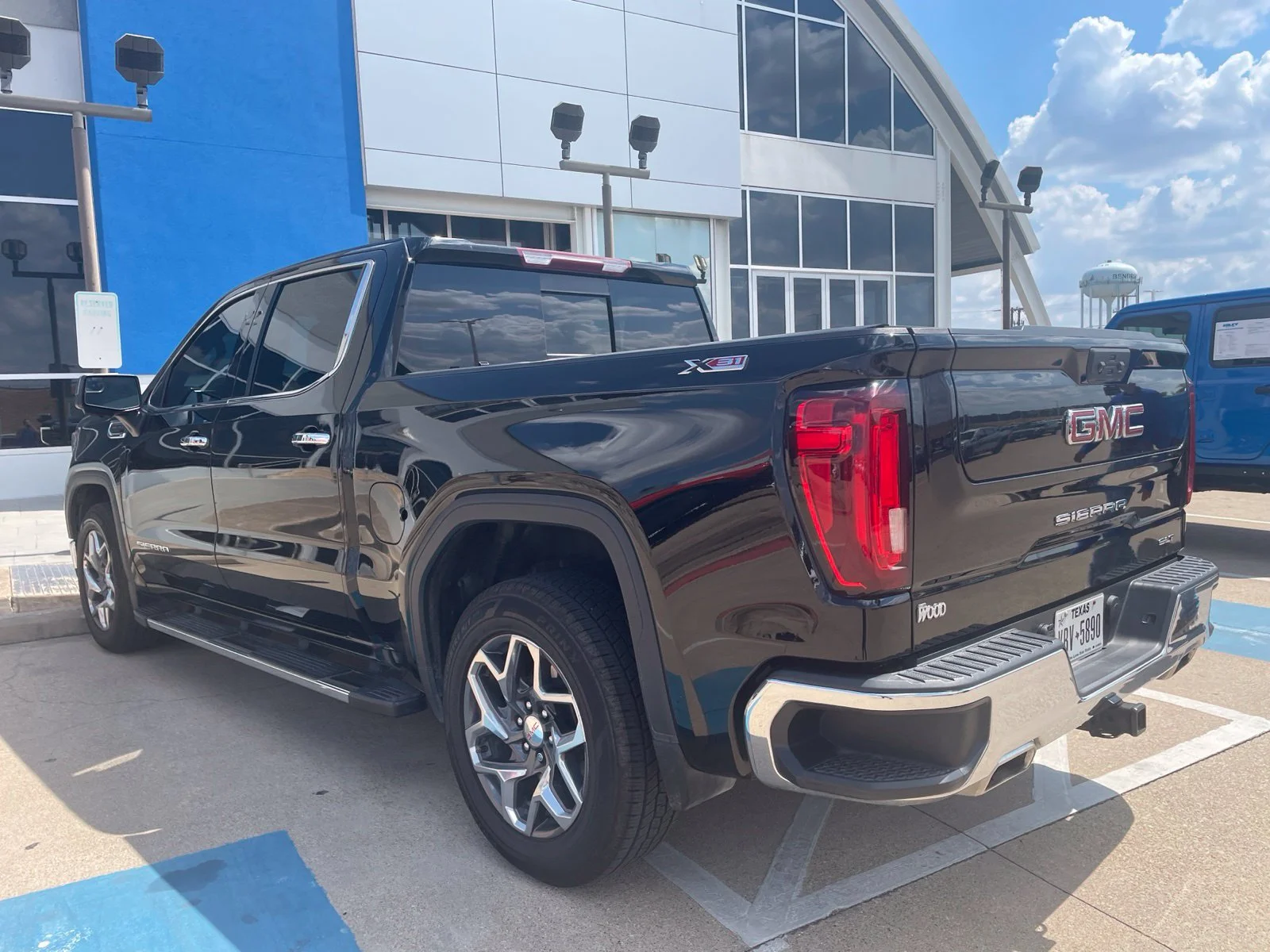 Used 2023 ONYX BLACK GMC SLT image 38