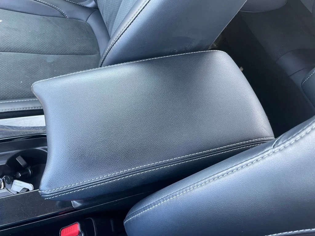 Used 2024 Silver Mitsubishi SE image 47