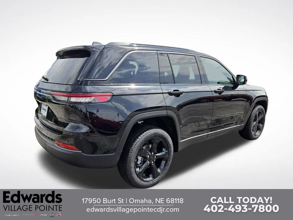 New 2026 Diamond Black Crystal Pearlcoat Jeep Limited image 3
