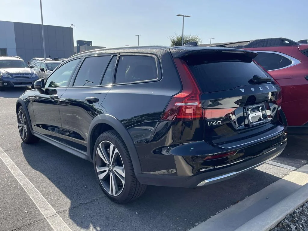 2024 Volvo V60 Cross Country Plus - Photo 3