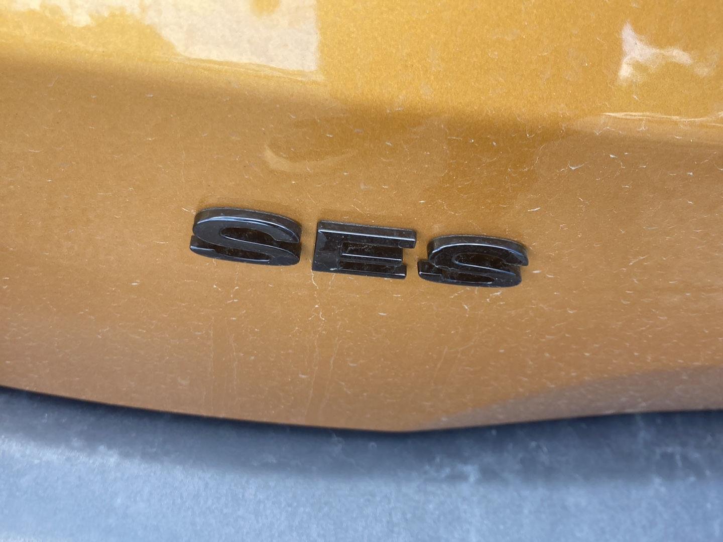 Used 2022 Luxe Yellow Ford SES image 9