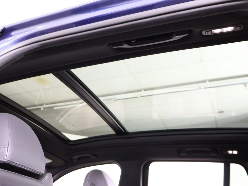 Used 2022 Phytonic Blue Metallic BMW xDrive30i image 22