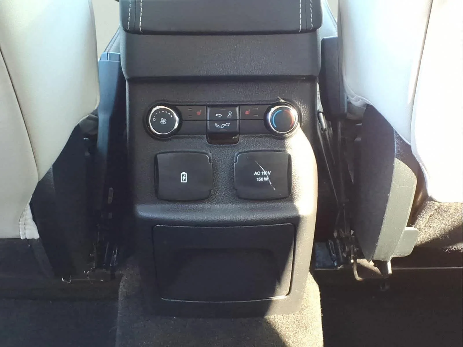Used 2018 Magnetic Ford Platinum image 30