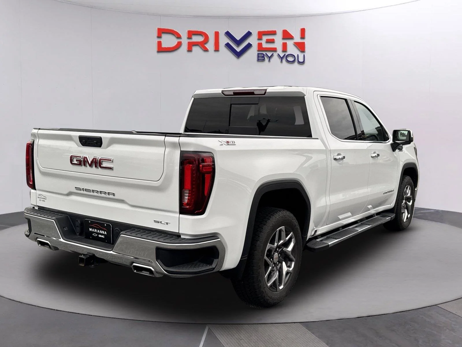 Used 2024 Summit White GMC SLT image 4