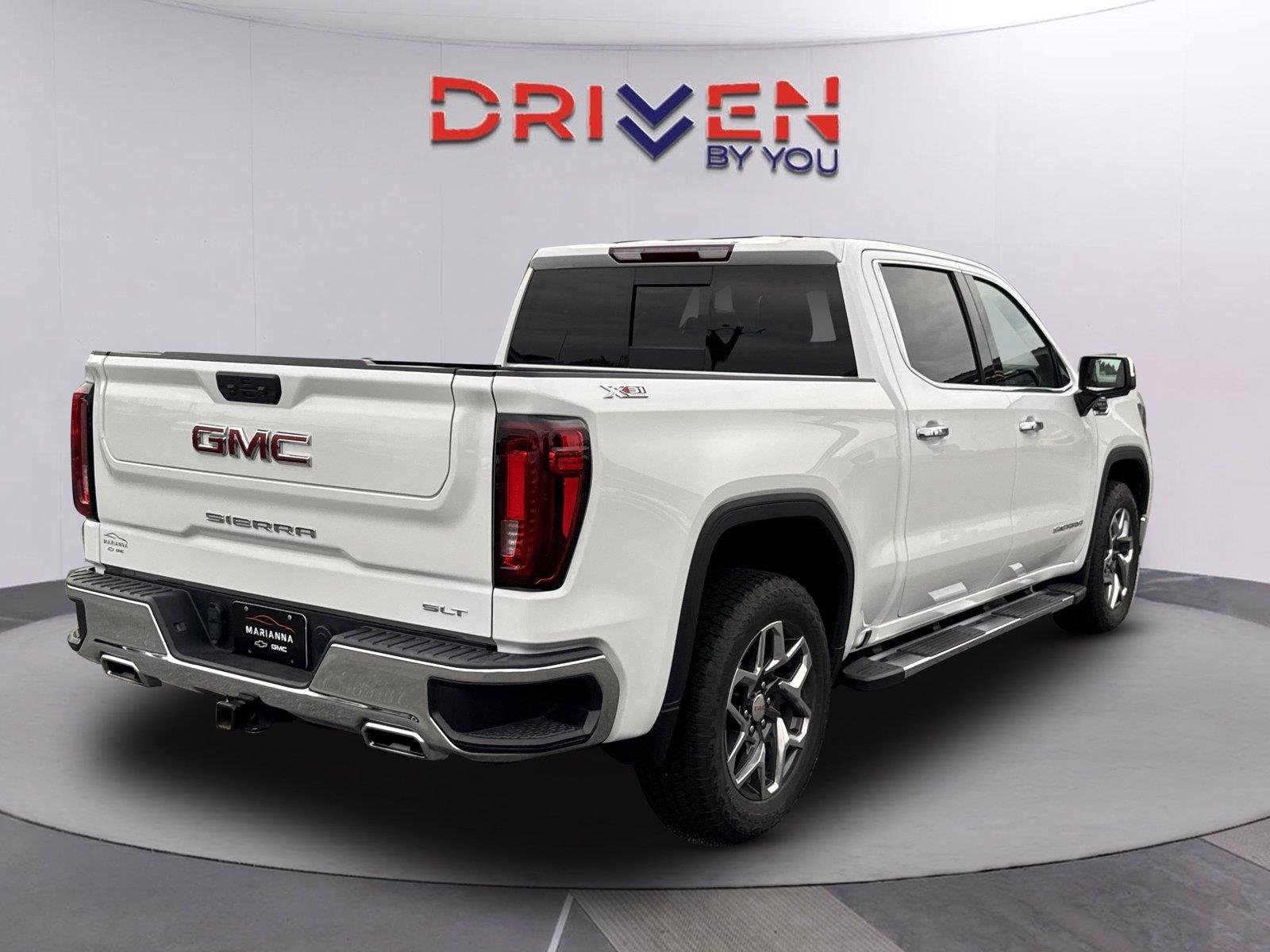 Used 2024 Summit White GMC SLT image 4