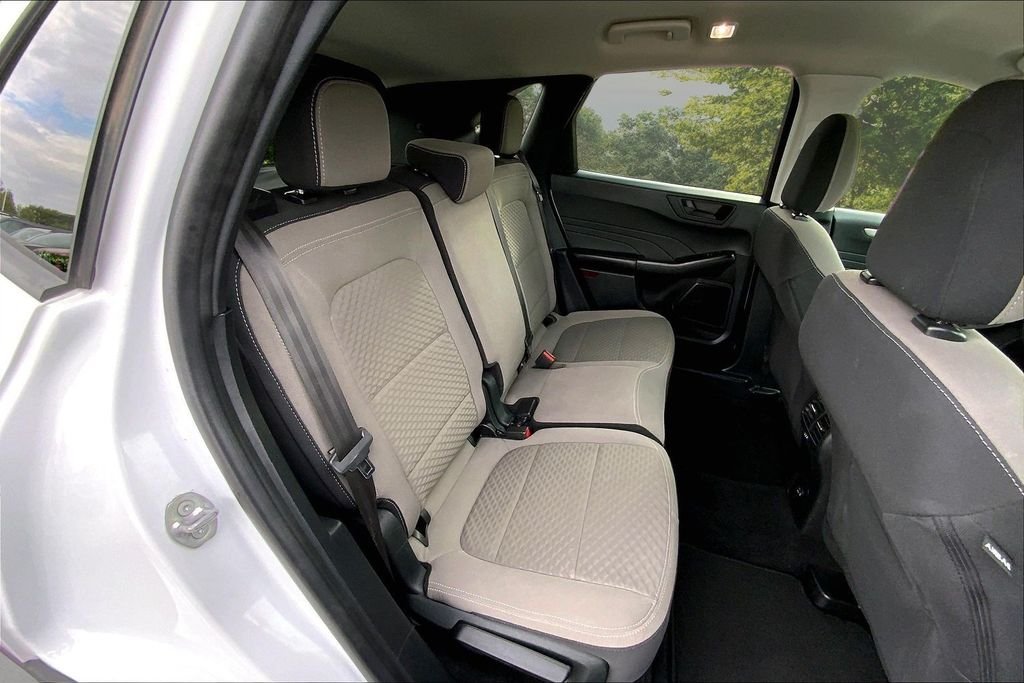 Used 2022 White Ford SE image 25