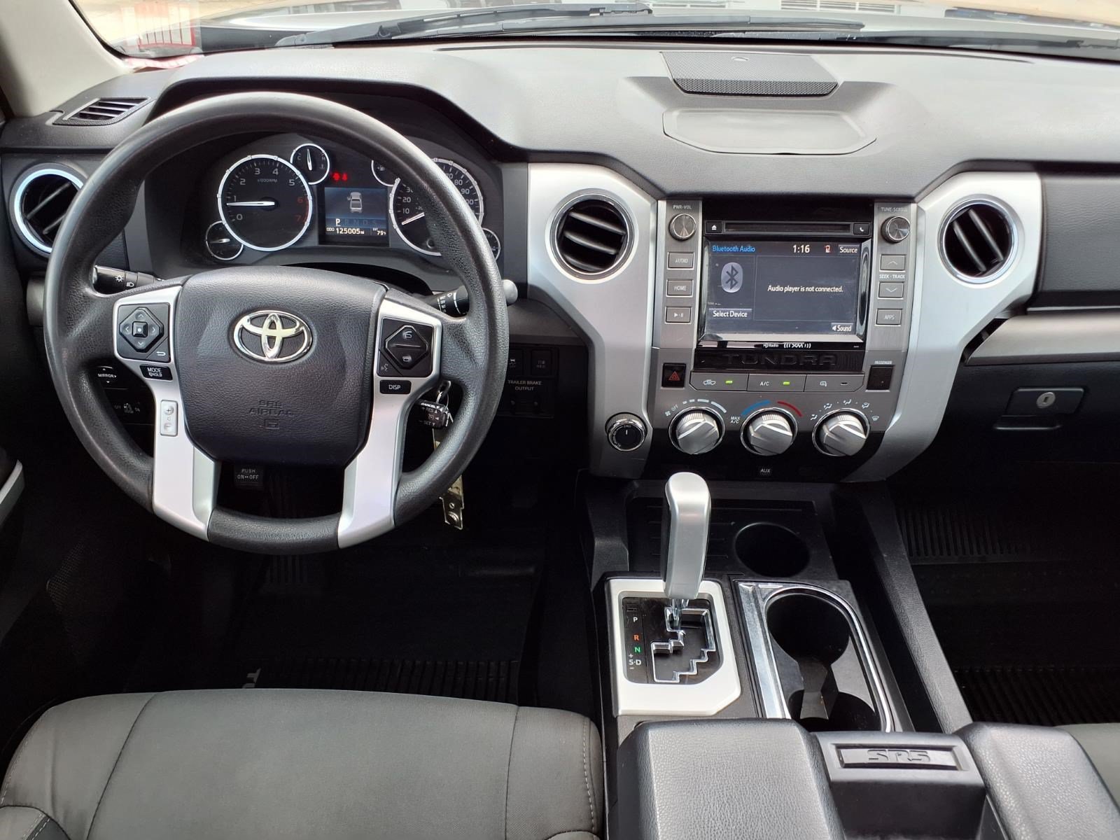 Used 2017 MAGNETIC GRAY MET Toyota SR5 image 12