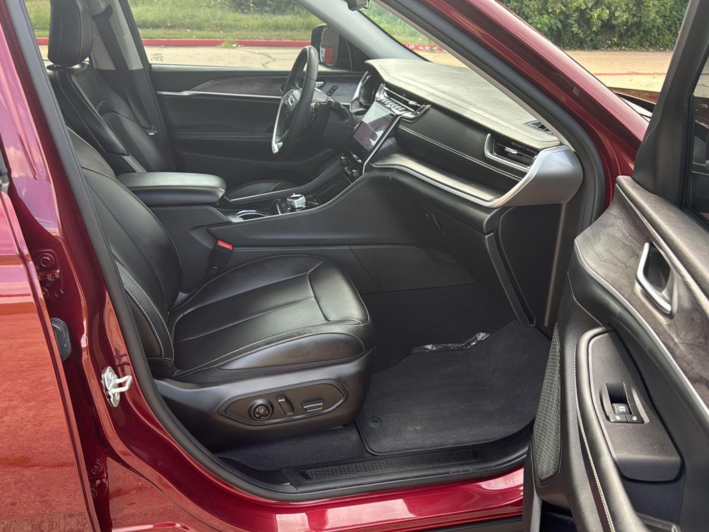 Used 2023 Velvet Red Pearlcoat Jeep Limited image 28