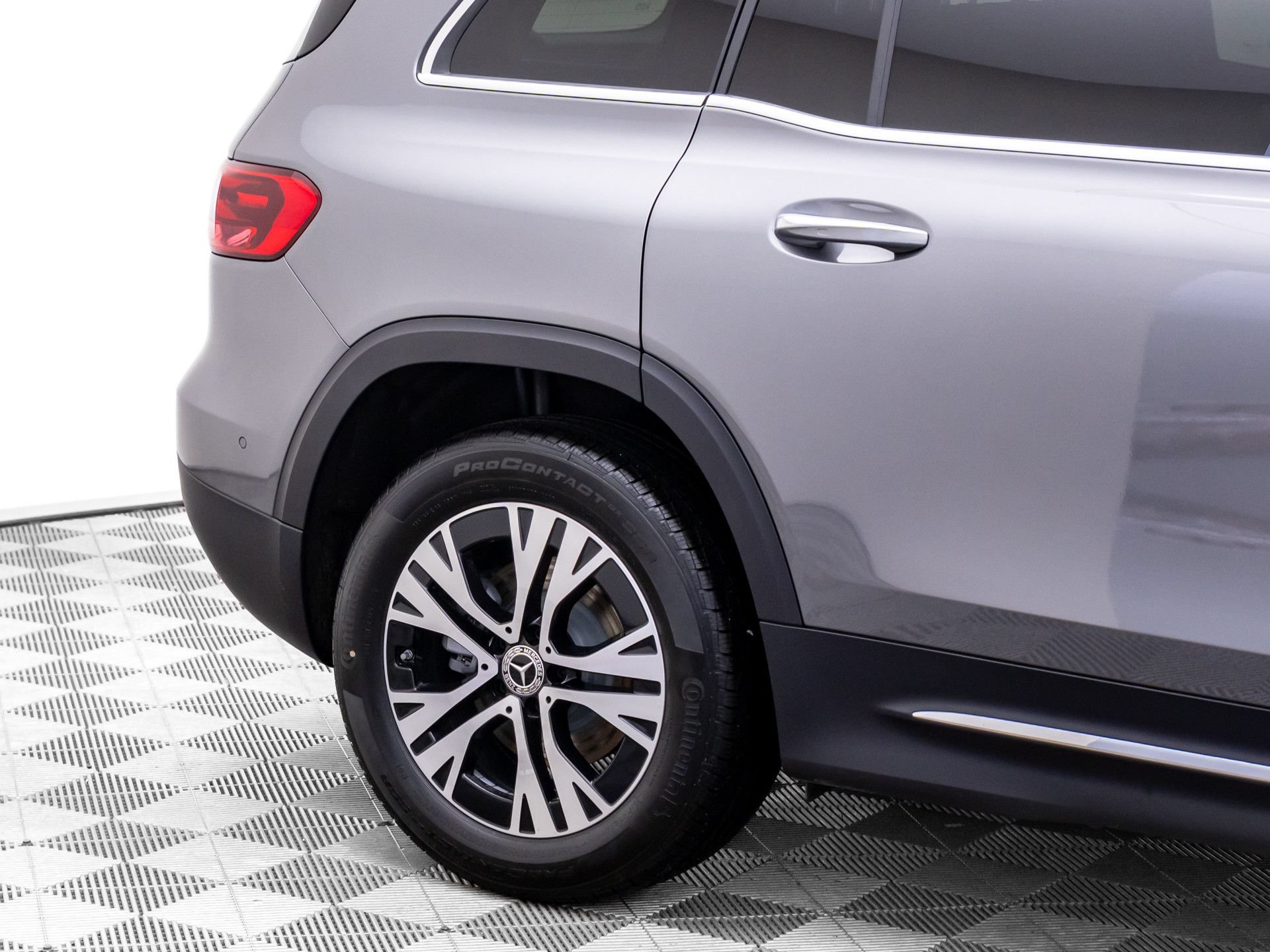 New 2026 Mountain Grey Metallic Mercedes-Benz GLB 250 image 78