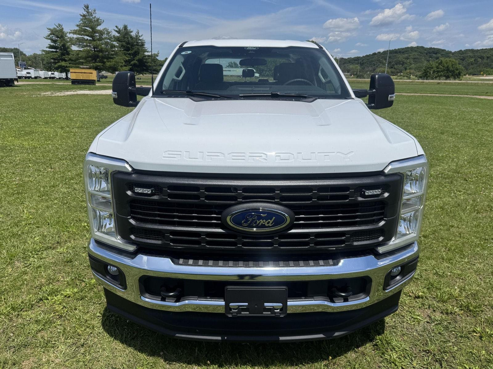 New 2026 Oxford White Ford XL image 10