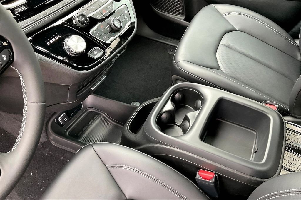 New 2026 Chrysler Pacifica Select 4D Passenger Van