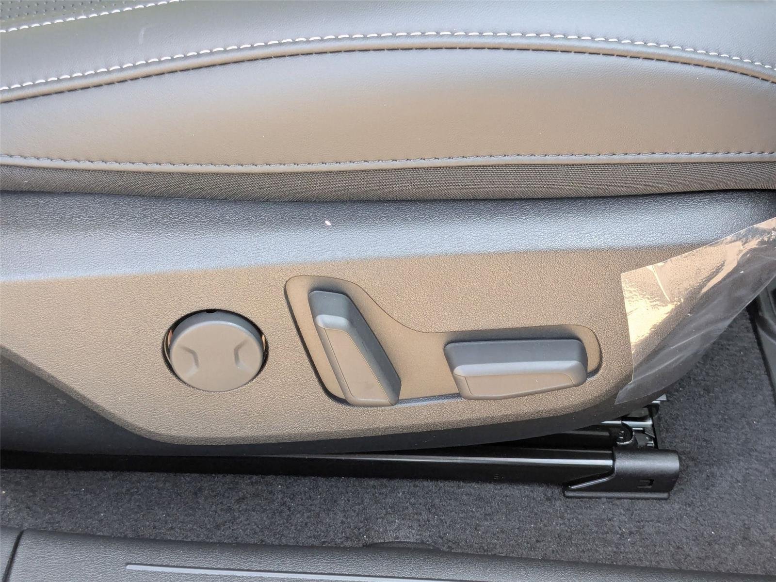 New 2025 Glacier White Pearl Kia Wind image 36