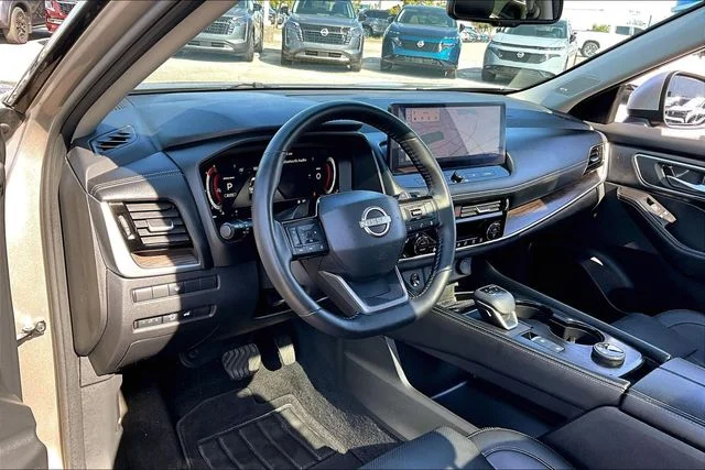 Used 2025 Gold Nissan Platinum image 14