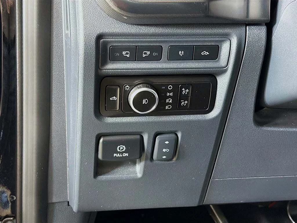Used 2023 Agate Black Metallic Ford Platinum image 35