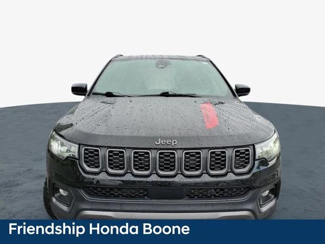 Used 2025 Black Jeep Trailhawk image 4
