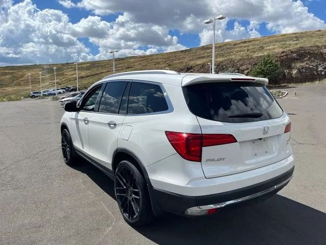 Used 2018 Diamond White Pearl Honda Touring image 10