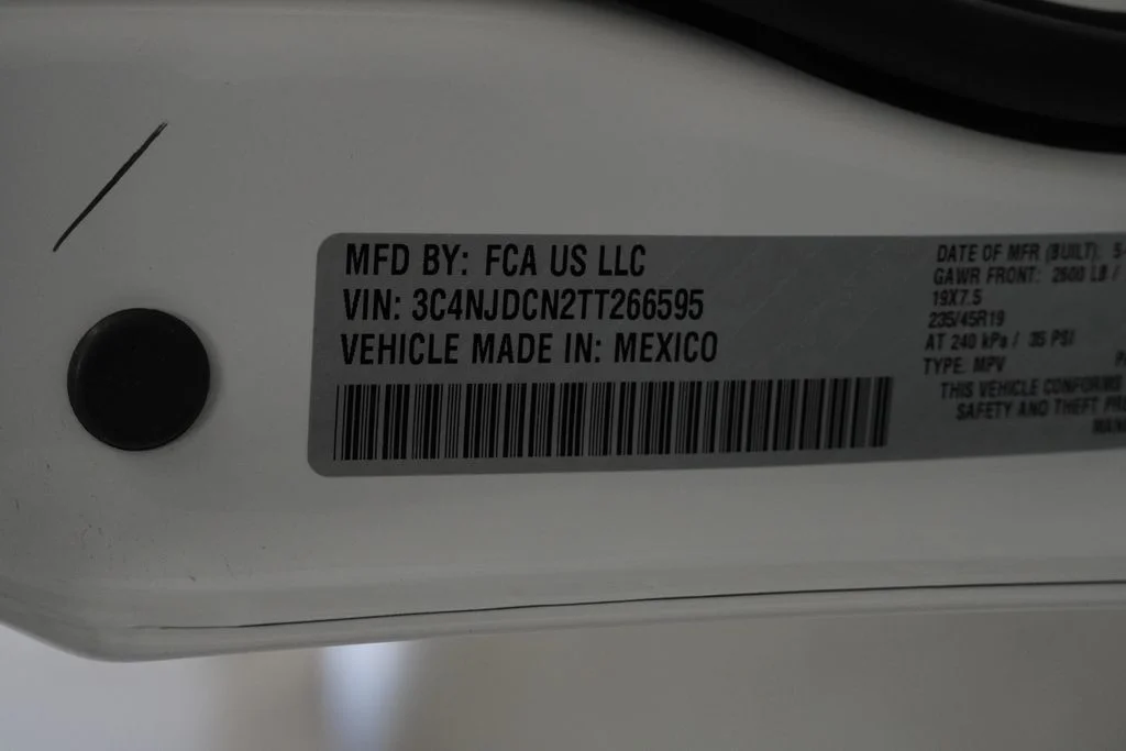 New 2026 Bright White Clear-Coat Exterior Paint Jeep Limited image 40