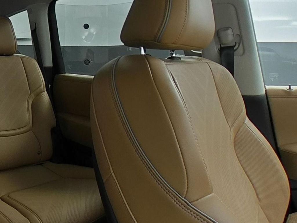 New 2026 Black INFINITI LUXE image 28