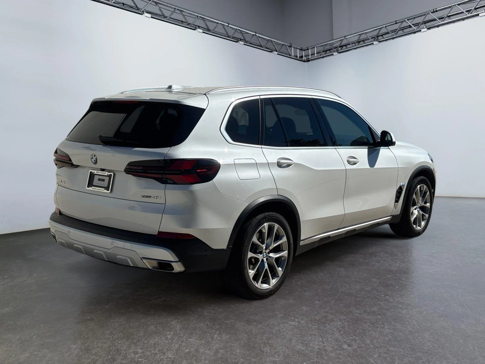 Certified Used 2024 Mineral White Metallic BMW xDrive40i image 3