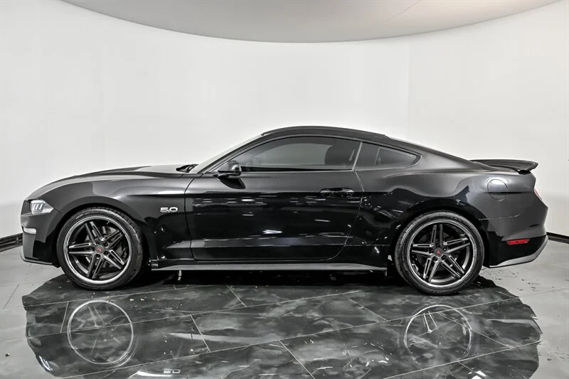 Used 2018 Shadow Black Ford GT Premium image 6