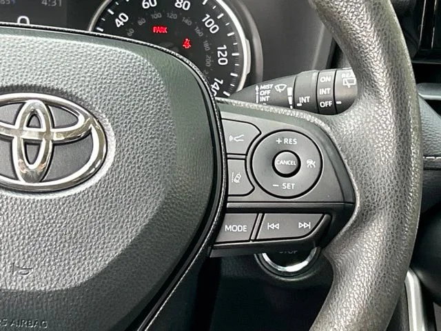 Used 2020  Toyota XLE image 52