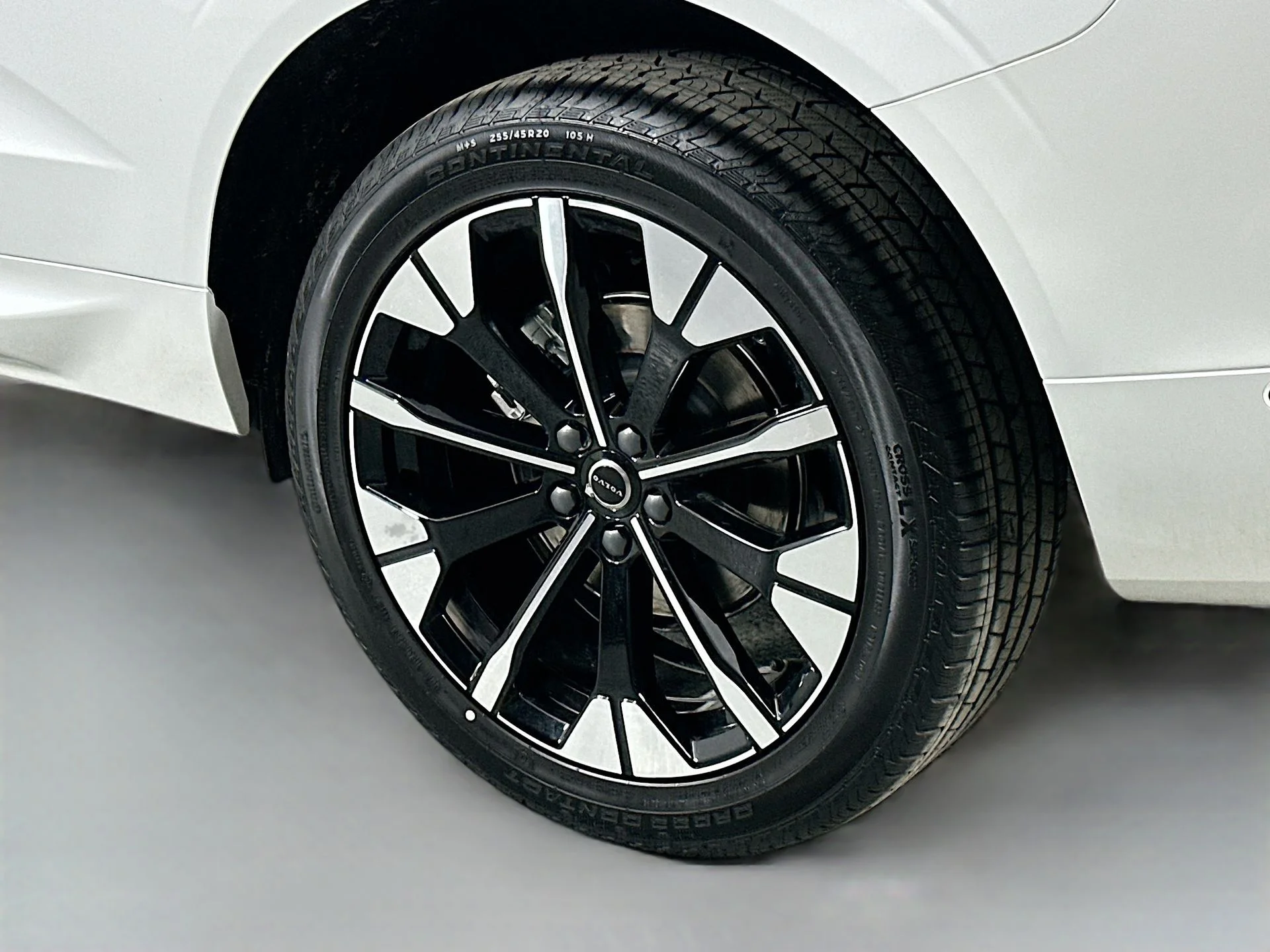 2026 Volvo XC60 Plus - Photo 9