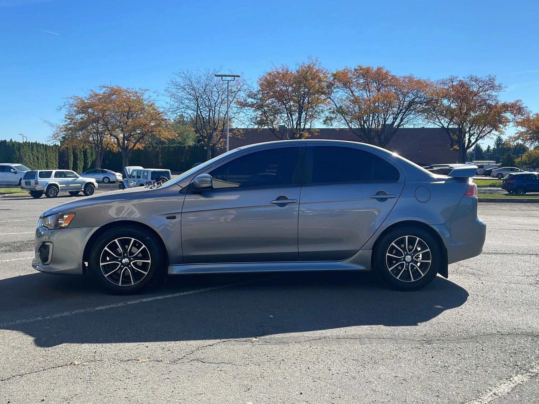 Used 2017 Mercury Gray Pearl Mitsubishi ES image 4