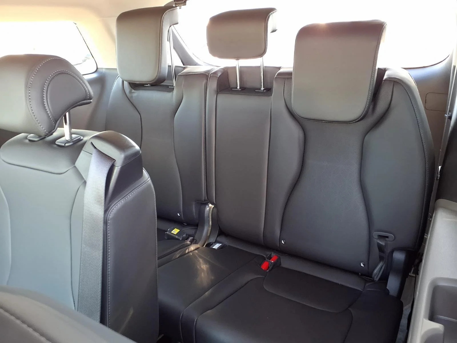 New 2027 Ceramic Silver Kia LXS image 14