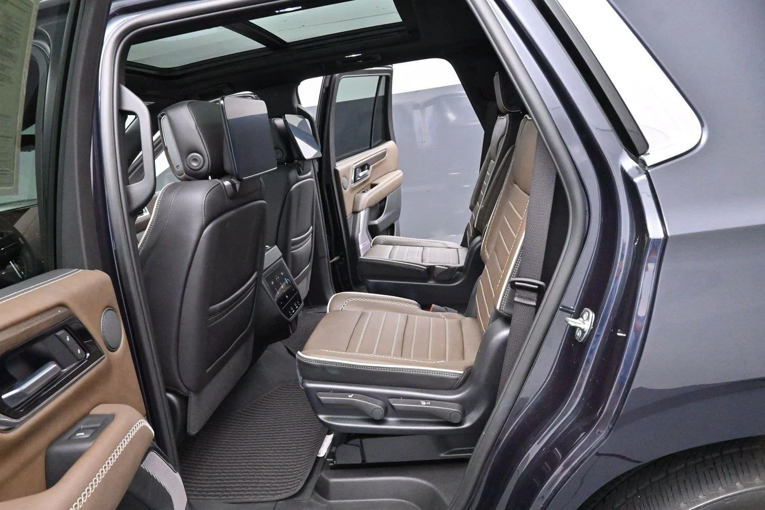 Used 2025 Titanium Rush Metallic GMC Denali Ultimate image 32