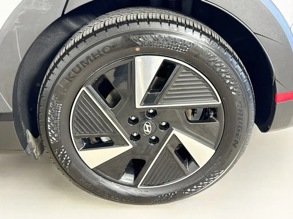 Used 2025 Gray Hyundai SEL image 30