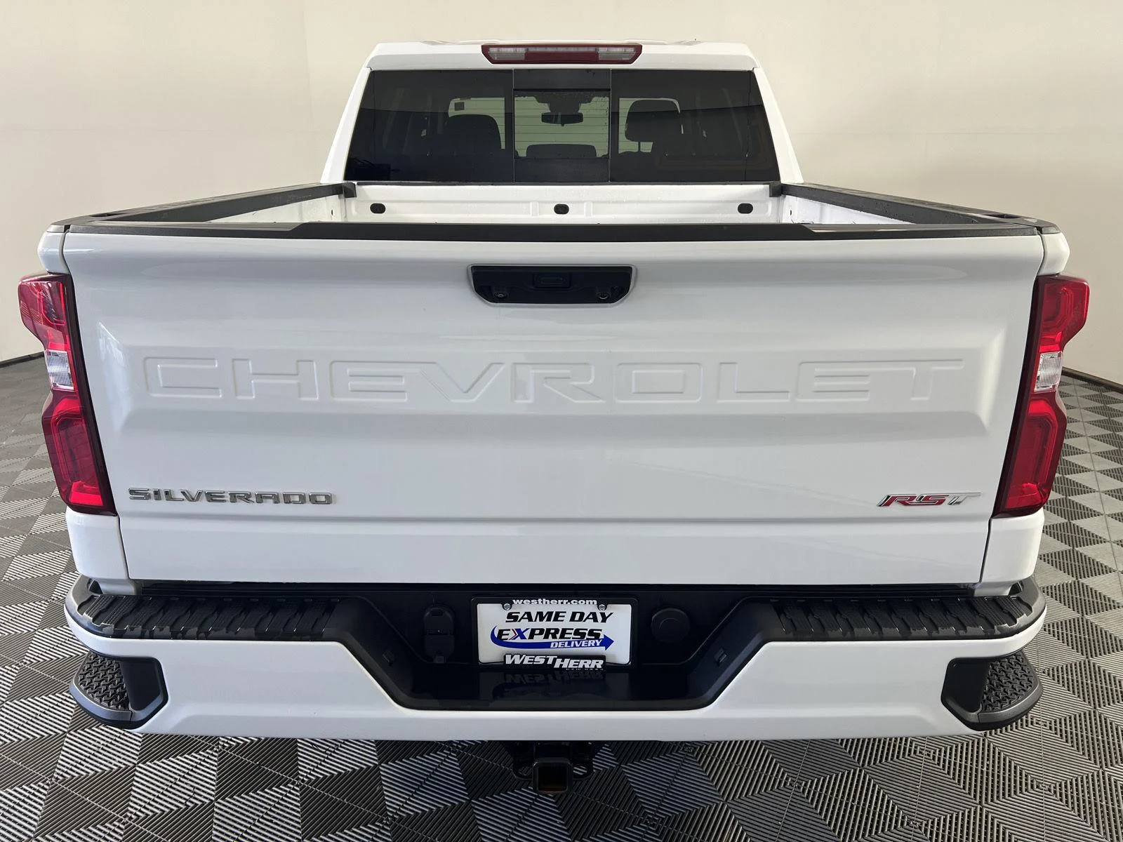 Used 2024 Summit White Chevrolet RST image 27