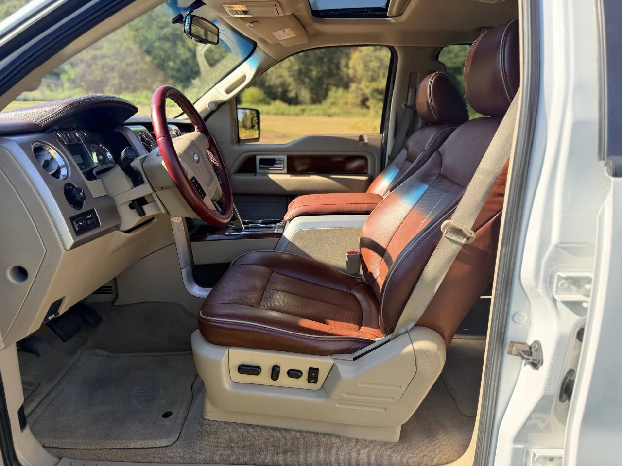 Used 2010 White Ford King Ranch 4x2 4dr SuperCrew Styleside 5.5 ft. SB image 15