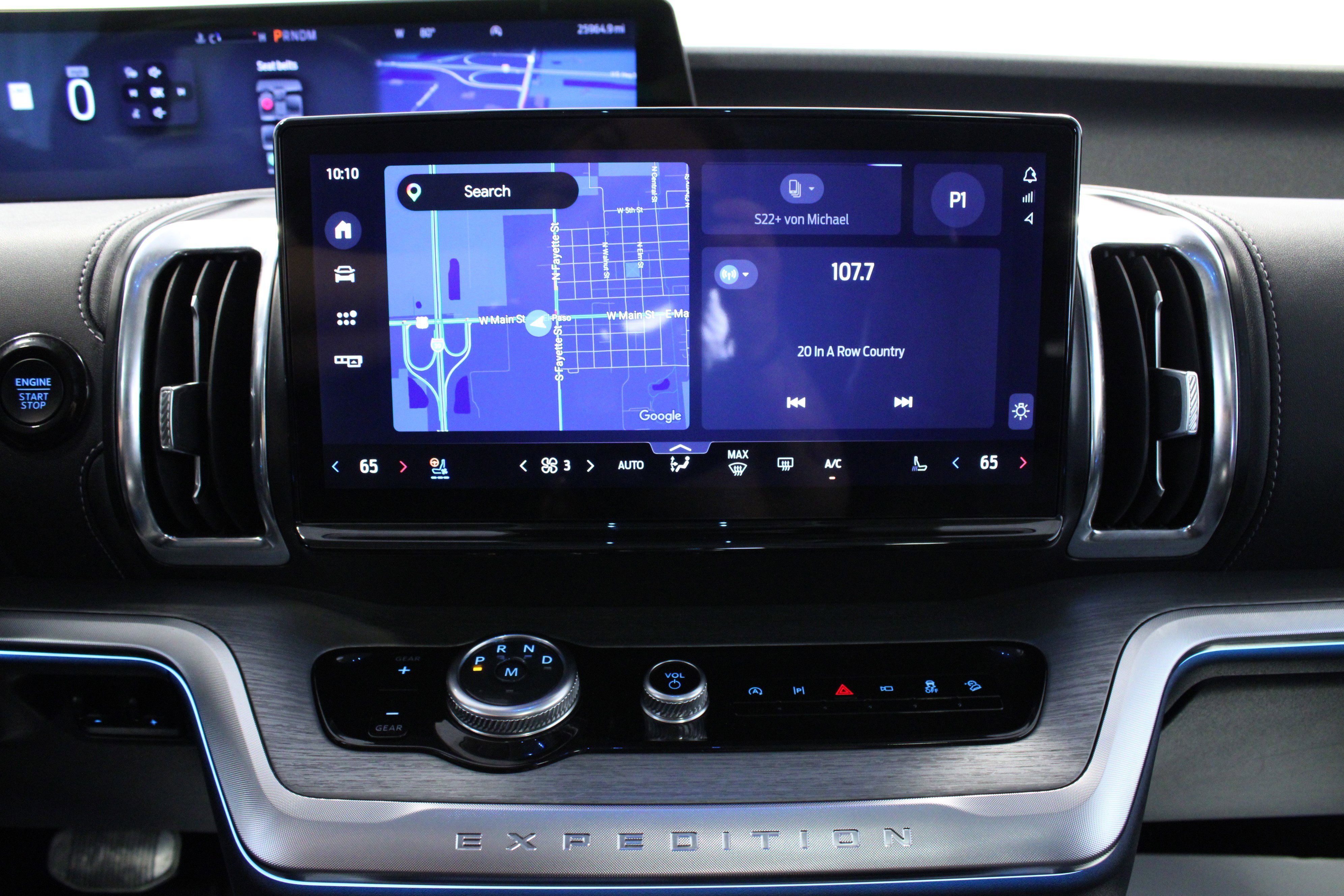 Used 2025 Black Metallic Ford Platinum image 23